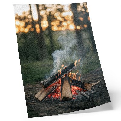 Impression sur toile Un feu de joie sur fond de forêt et de fumée