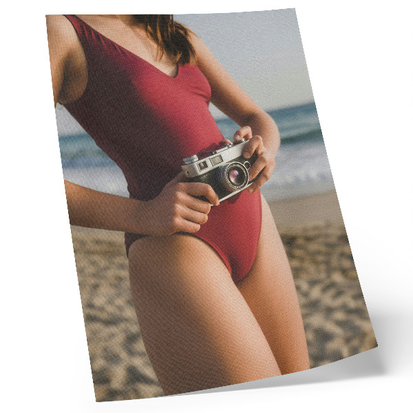 Impression sur toile Ambiance plage, costume bordeaux, photographie
