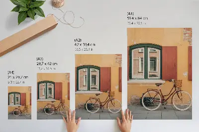 Affiche décorative un vélo sur une façade rétro colorée