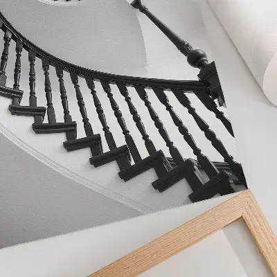 Décoration murale escalier en colimaçon au design moderne noir et blanc