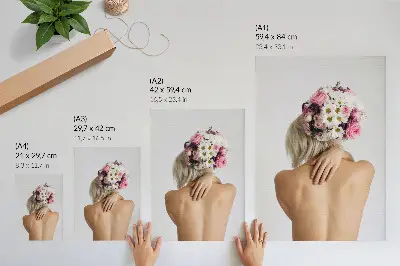 Décoration murale composition florale dans les cheveux d'une femme