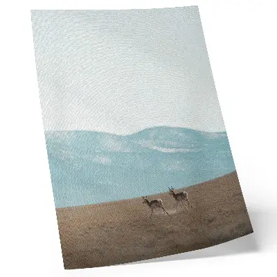 Affiche décorative représentant des antilopes dans un paysage de montagnes paisible