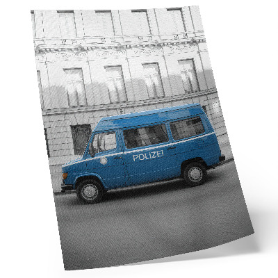 Affiche décorative Une voiture de police bleue avec un bâtiment en arrière-plan