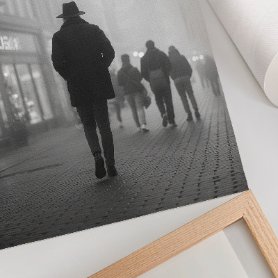 Impression sur toile Silhouette coiffée d'un chapeau, brouillard, parapluies, mystère