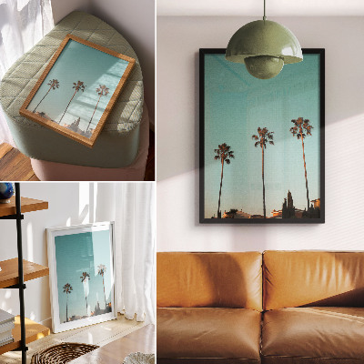 Décoration murale Les palmiers se détachant sur le fond bleu créent une atmosphère exotique.