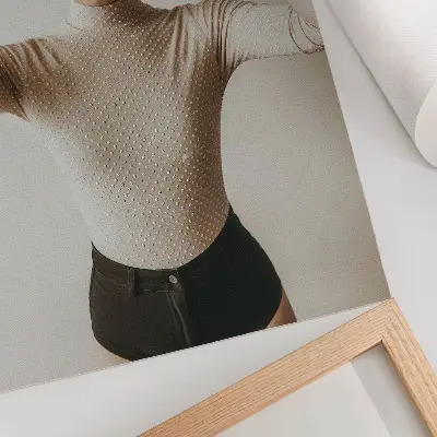 Décoration murale élégance rétro avec motif de chapeau haut-de-forme au design minimaliste
