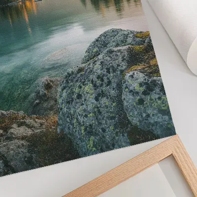 Affiche décorative montagnes, lac et île au matin brumeux