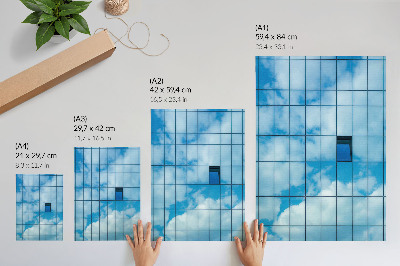 Impression sur toile Une façade de verre reflétant le ciel et les nuages