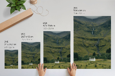 Affiche décorative Collines verdoyantes, chalet pittoresque, atmosphère paisible