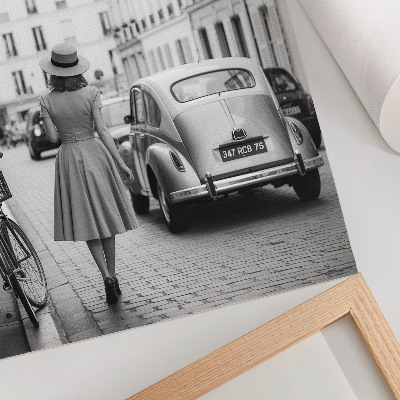 Impression sur toile femme au charme rétro dans une voiture classique en ville