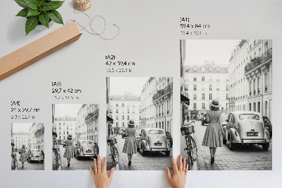 Impression sur toile femme au charme rétro dans une voiture classique en ville