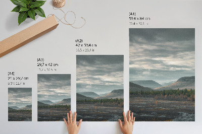 Impression sur toile Montagnes nuageuses, arbres verts, vallée paisible