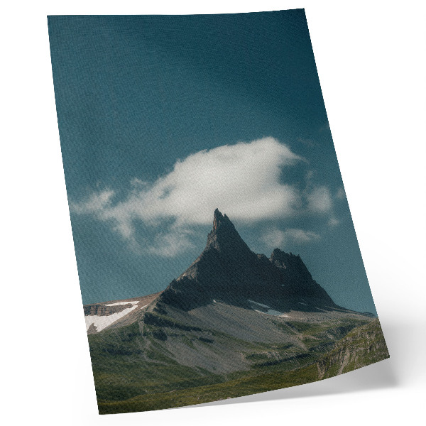 Impression sur toile Pic spectaculaire avec des nuages ​​vaporeux