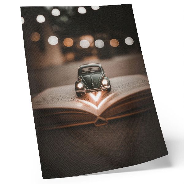Impression sur toile Voiture miniature sur un livre avec des lumières magiques