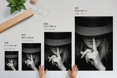 Impression sur toile Figure mystérieuse chapeau silence douceur