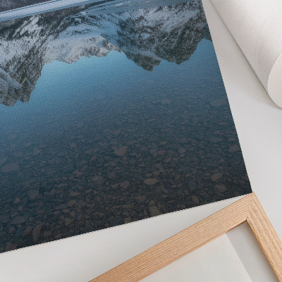 Décoration murale Montagnes hivernales symétriques se reflétant dans le lac
