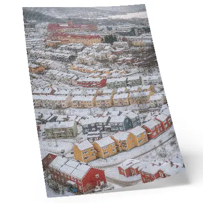 Affiche décorative maisons colorées et architecture paysagère hivernale