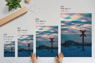 Affiche décorative paysage hivernal atmosphérique avec des nuages colorés et un panneau solitaire