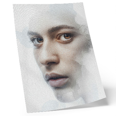 Affiche décorative Un visage délicat, une atmosphère mystérieuse, un jeu subtil