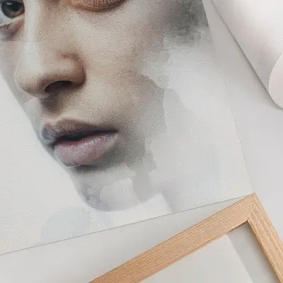 Affiche décorative représentant un visage délicat dans une atmosphère mystérieuse et subtile