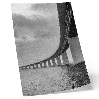 Impression sur toile Un pont monumental aux nuances de gris