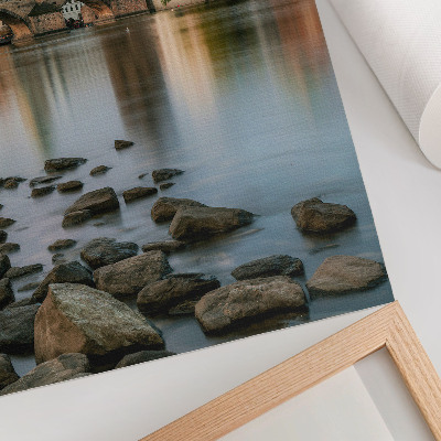 Impression sur toile Un panorama pittoresque de la ville avec un pont enjambant la rivière