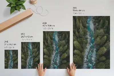 Décoration murale représentant une forêt verte et une rivière en harmonie naturelle