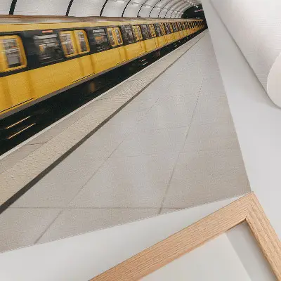 Décoration murale métro moderne aux lignes fluides et dynamiques