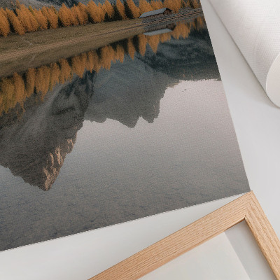 Impression sur toile Lac calme, arbres d'automne, reflets des montagnes, nature