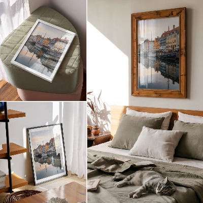 Affiche décorative Des bâtiments colorés se reflétant avec charme dans l'eau