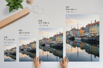 Affiche décorative Des bâtiments colorés se reflétant avec charme dans l'eau