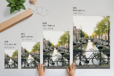 Décoration murale représentant un canal, un vélo, de l'architecture et une atmosphère historique apaisante