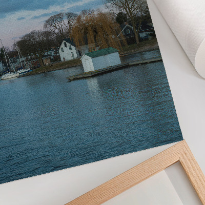 Impression sur toile Le ciel au-dessus du lac, les maisons, la lune, les arbres