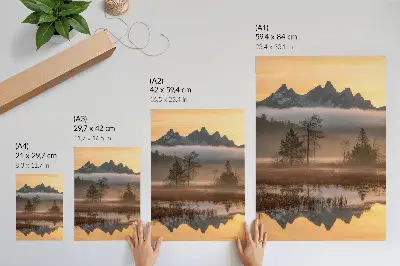Décoration murale montagnes, arbres et brouillard au bord d'une eau calme avec reflet