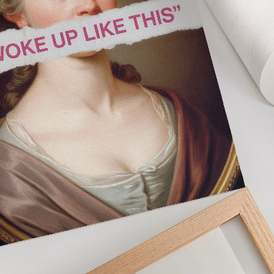 Impression sur toile Portrait d'une femme jouant avec des caractères typographiques classiques