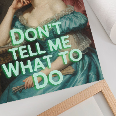 Impression sur toile Une femme dans une pose classique avec une inscription ironique