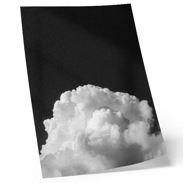 Impression sur toile représentant des nuages sur fond noir sans détails superflus