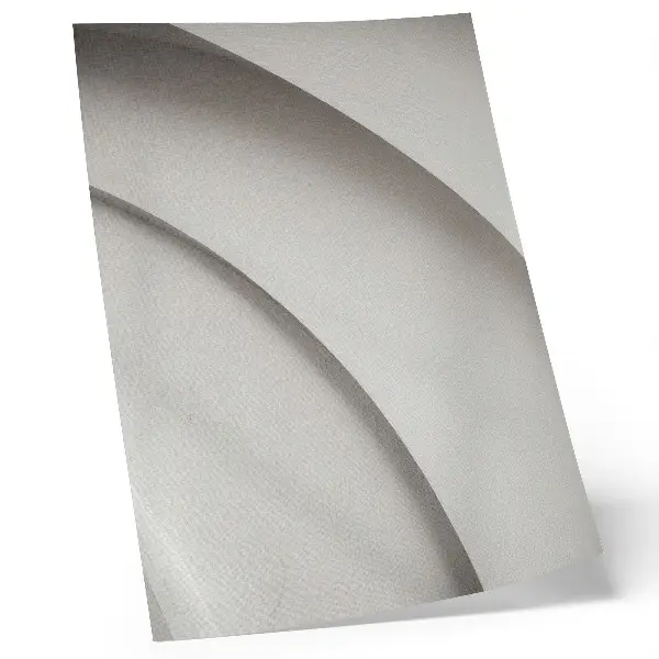 Décoration murale composition minimaliste aux courbes blanches