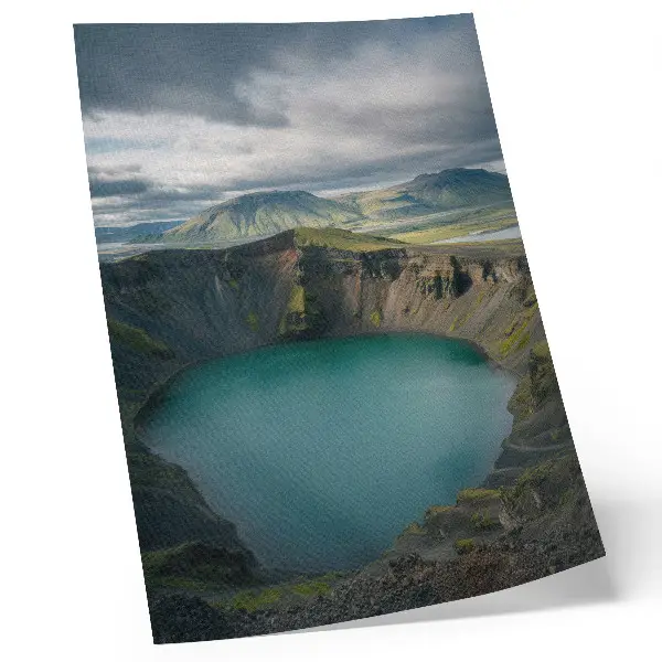 Impression sur toile lac turquoise avec montagnes et magnifiques nuages