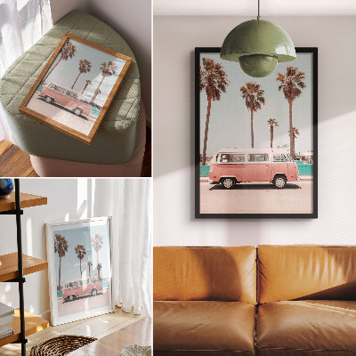 Impression sur toile Voiture rose, ciel bleu, grands palmiers