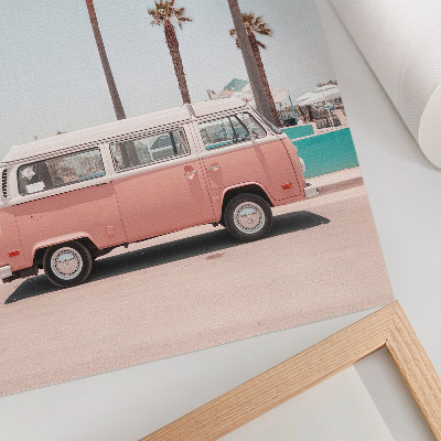 Impression sur toile Voiture rose, ciel bleu, grands palmiers