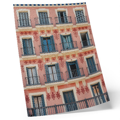 Impression sur toile Façade symétrique avec volets bleu marine et décorations florales