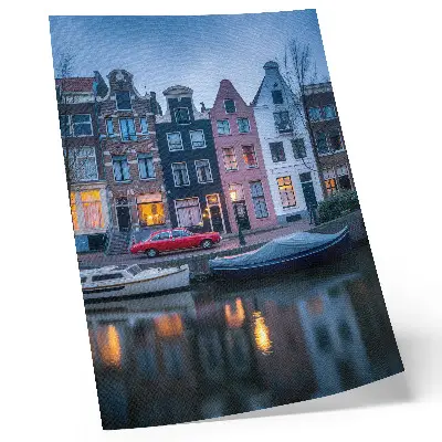 Impression sur toile immeubles colorés sous une ambiance de soirée avec reflets dans l'eau