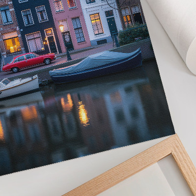 Impression sur toile Immeubles colorés, ambiance du soir, reflets dans l'eau