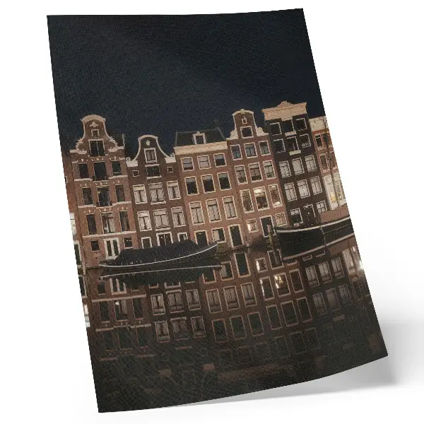 Impression sur toile représentant une ville nocturne reflétée dans l'eau