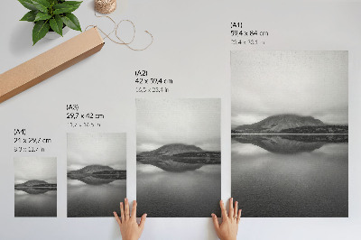 Affiche décorative Harmonie des reflets harmonieux des montagnes grises et du lac