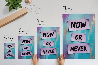 Affiche décorative avec contrastes dynamiques, typographie affirmée et tons violet turquoise