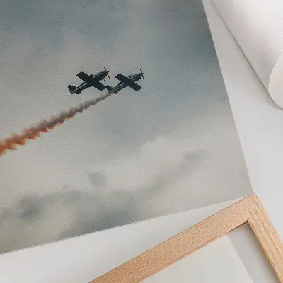 Impression sur toile représentant deux avions dans un style minimaliste dans le ciel