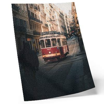 Impression sur toile Un tramway au milieu de l'architecture historique de la ville