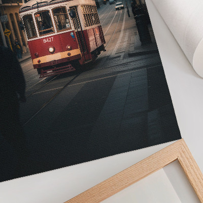 Impression sur toile Un tramway au milieu de l'architecture historique de la ville